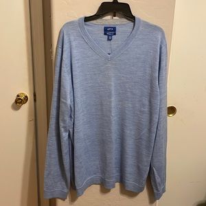 Men’s V-neck sweater